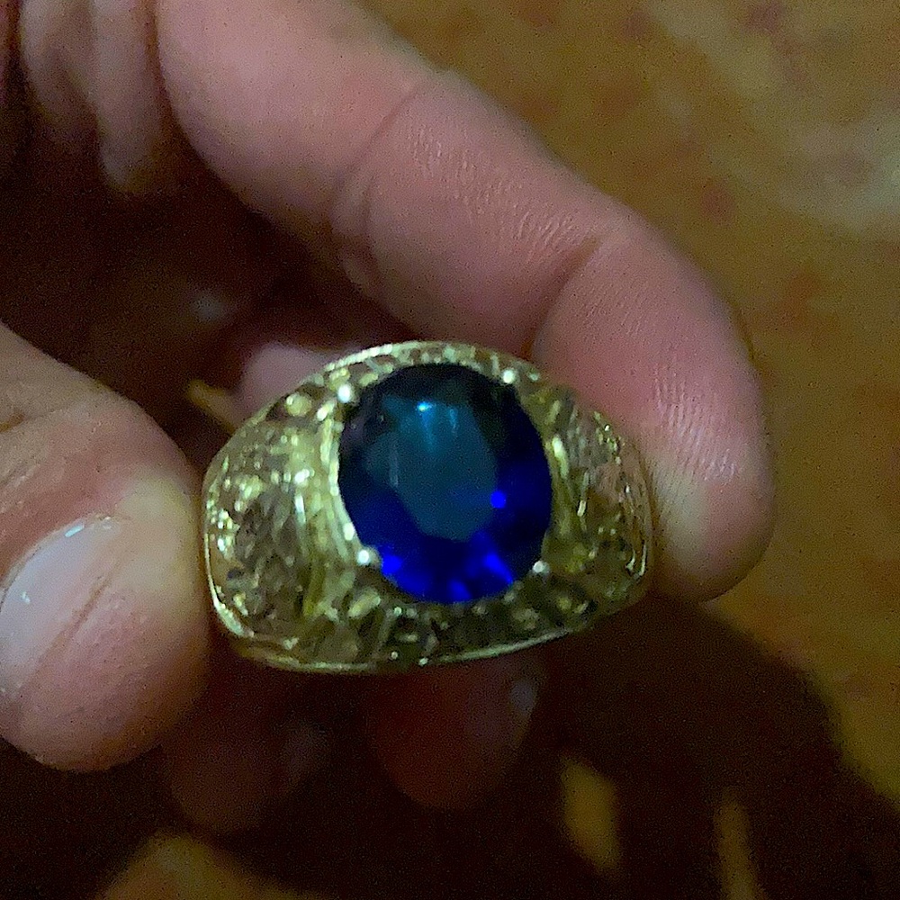 Selling a 18k gold ring Mexico men’s size 13
